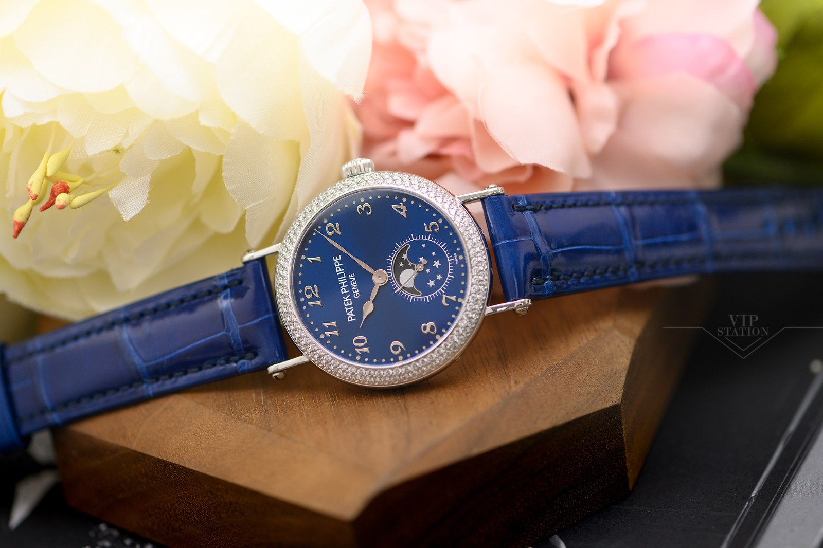 NEW PATEK PHILIPPE COMPLICATIONS 7121/200G-001 6