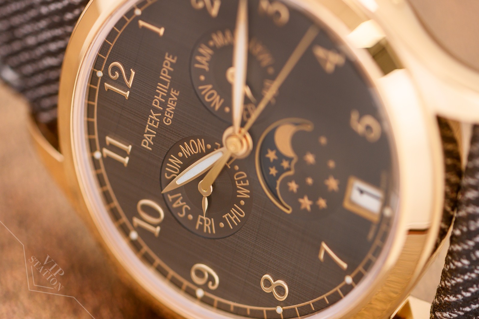 NEW PATEK PHILIPPE COMPLICATIONS 4946R-001 6