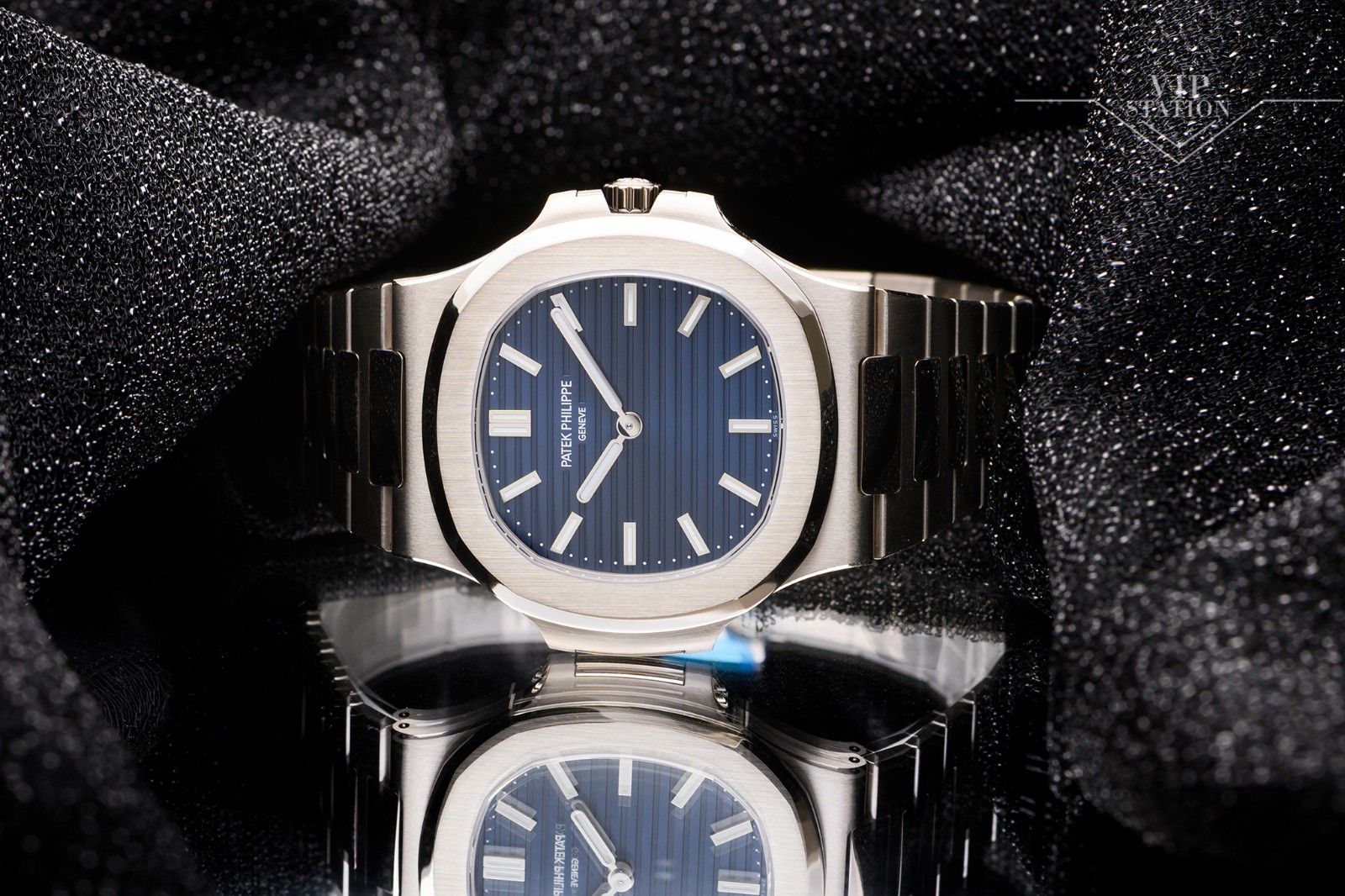 NEW PATEK PHILIPPE NAUTILUS 50th Anniversary Limited Edition of 2,000pcs 5810/1G-001 6