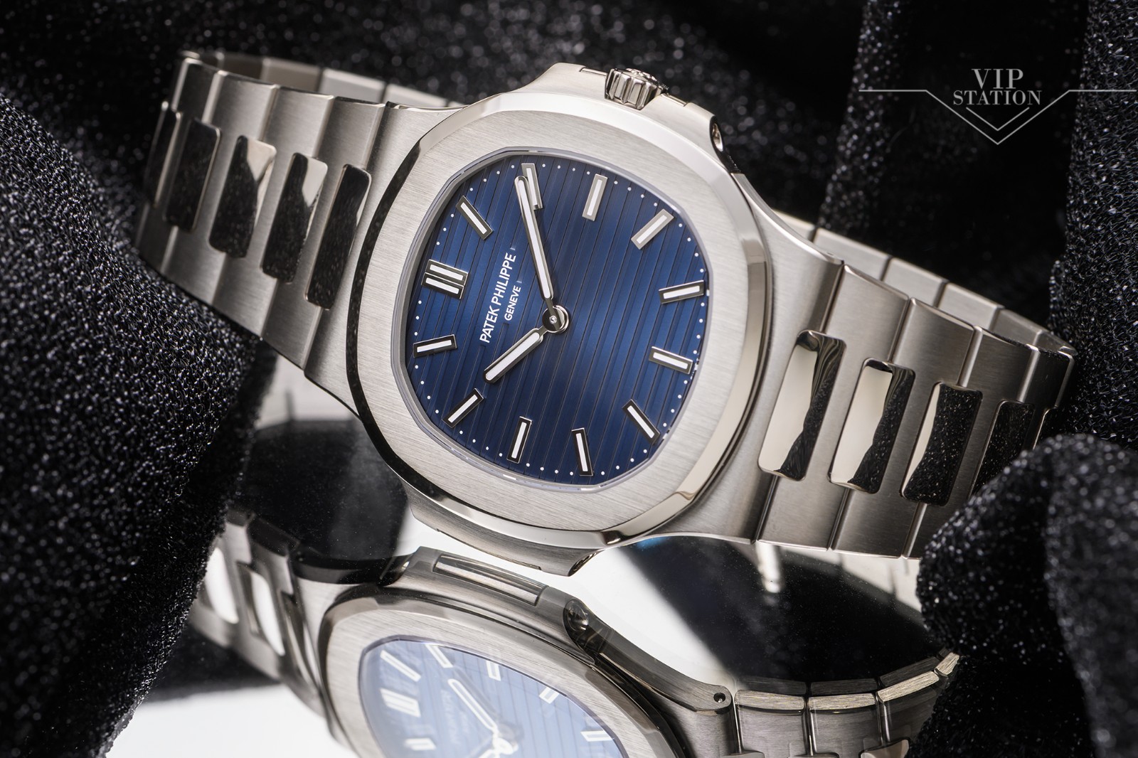 NEW PATEK PHILIPPE NAUTILUS 50th Anniversary Limited Edition of 2,000pcs 5810/1G-001 7