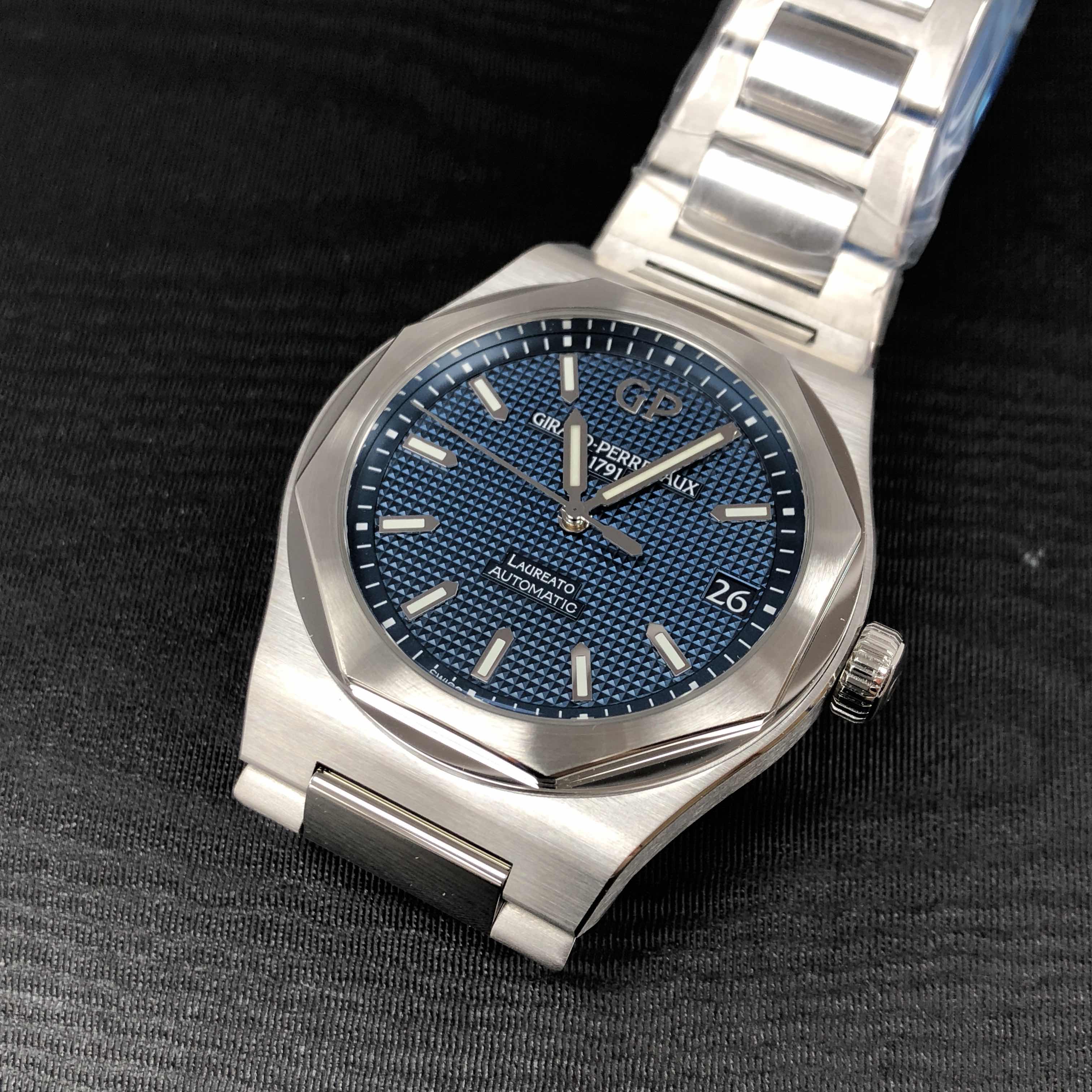 GIRARD PERREGAUX LAUREATO 81010-11-431-11A 7