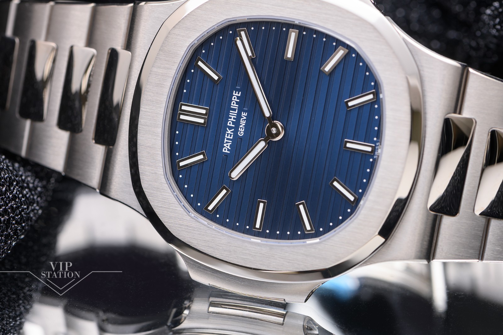 NEW PATEK PHILIPPE NAUTILUS 50th Anniversary Limited Edition of 2,000pcs 5810/1G-001 8