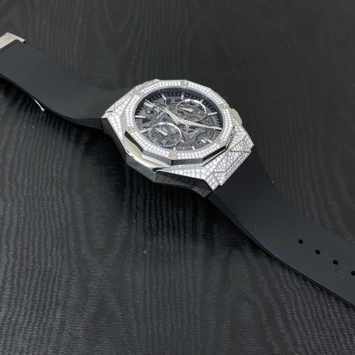 HUBLOT CLASSIC FUSION 525.NX.0170.RX.1704.ORL18 8