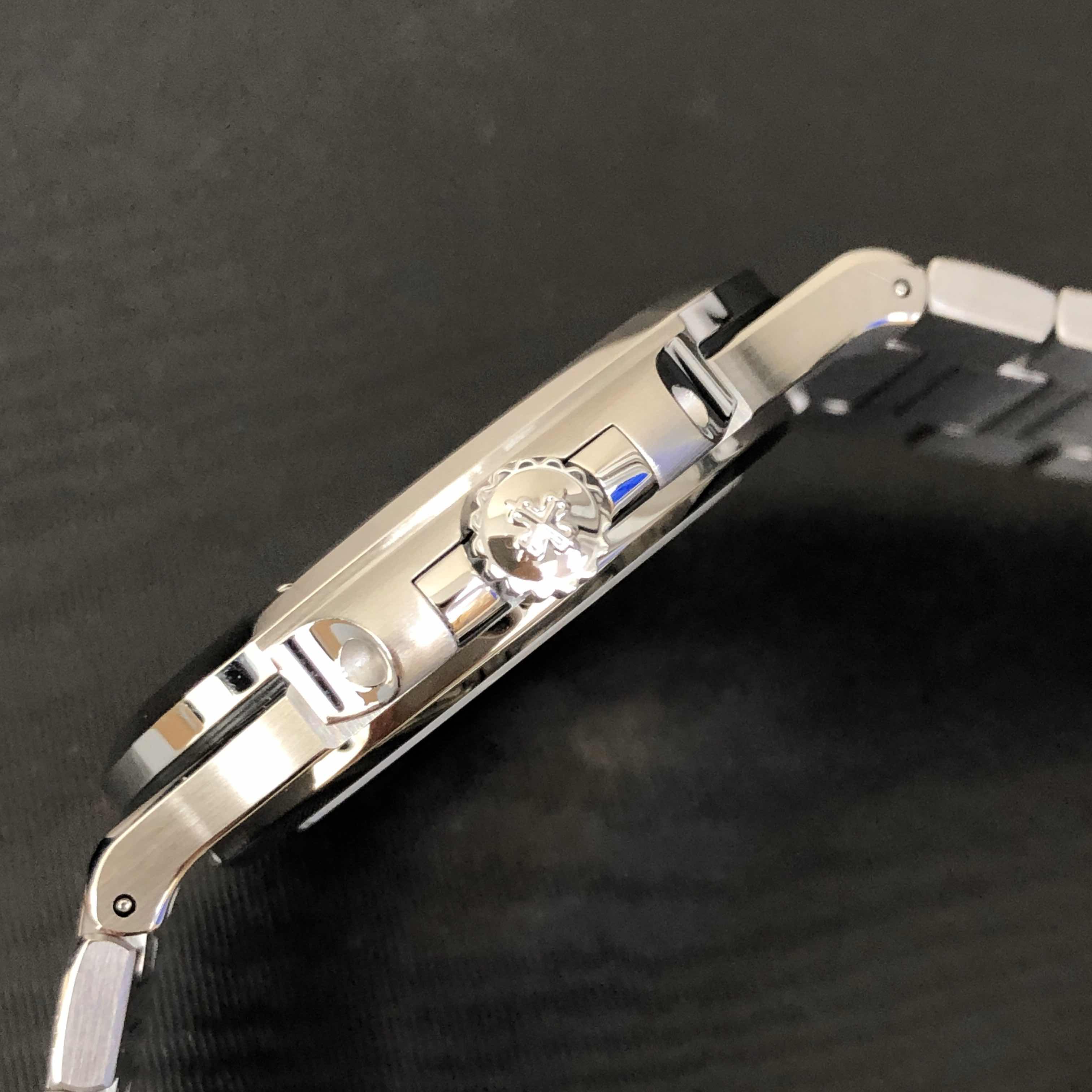 PATEK PHILIPPE NAUTILUS 5711/1A-010 8