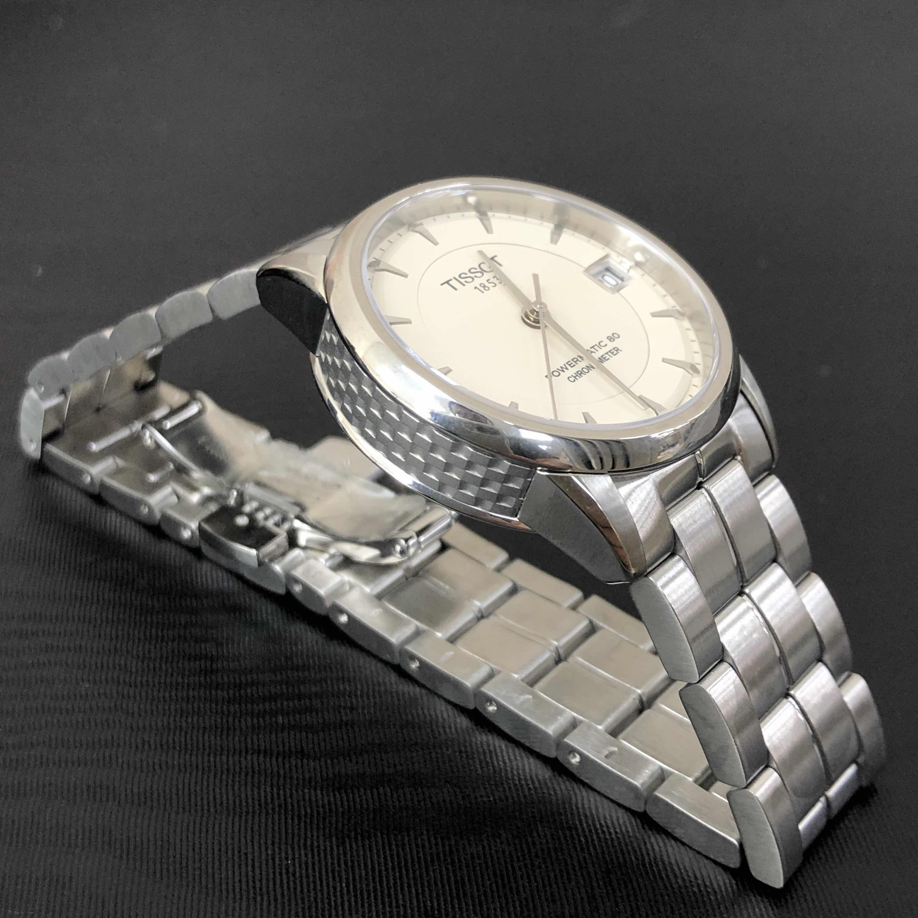 TISSOT T-CLASSIC T086.208.11.261.00 8