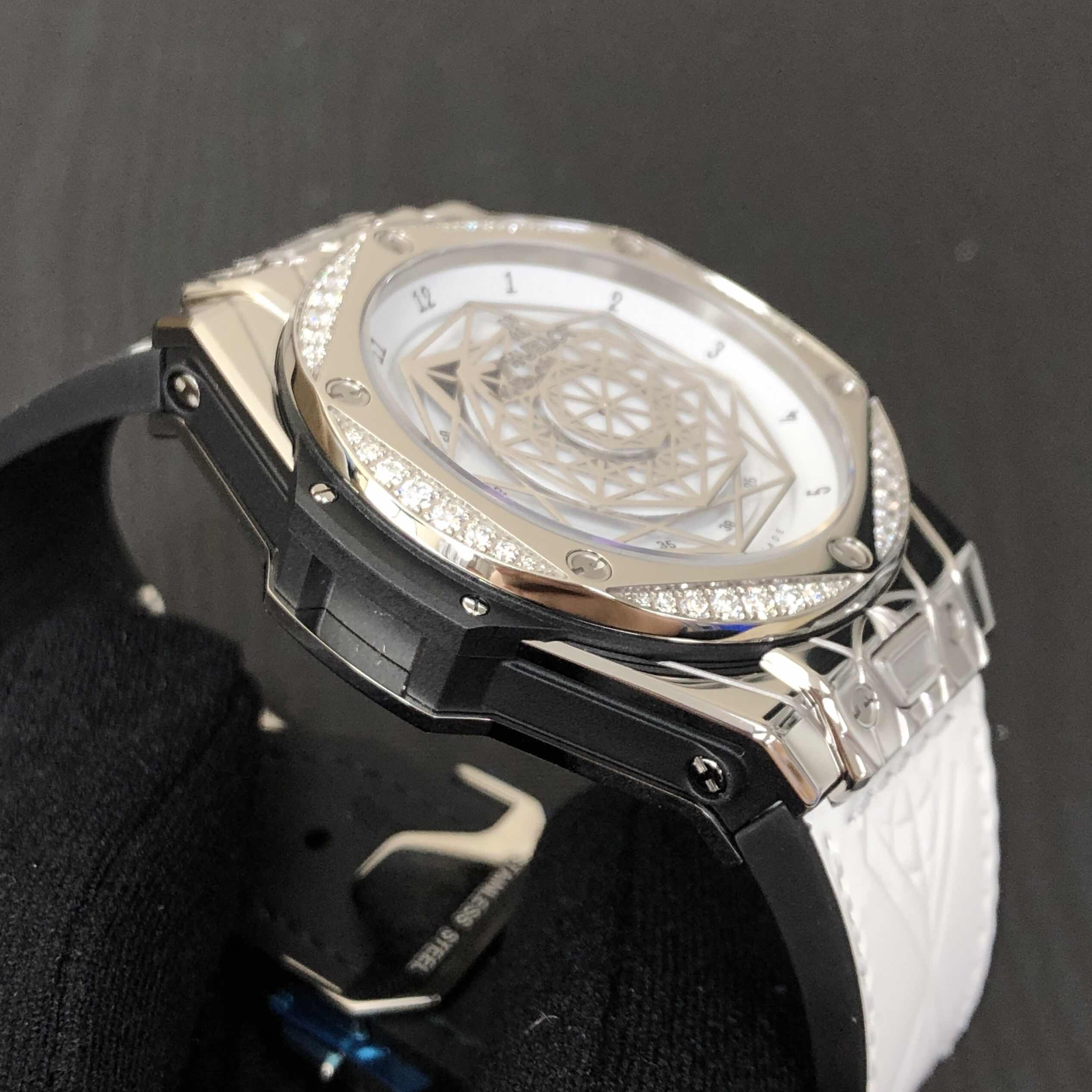 HUBLOT BIG BANG 465.SS.2027.VR.1204.MXM19 (LTD 200) 8