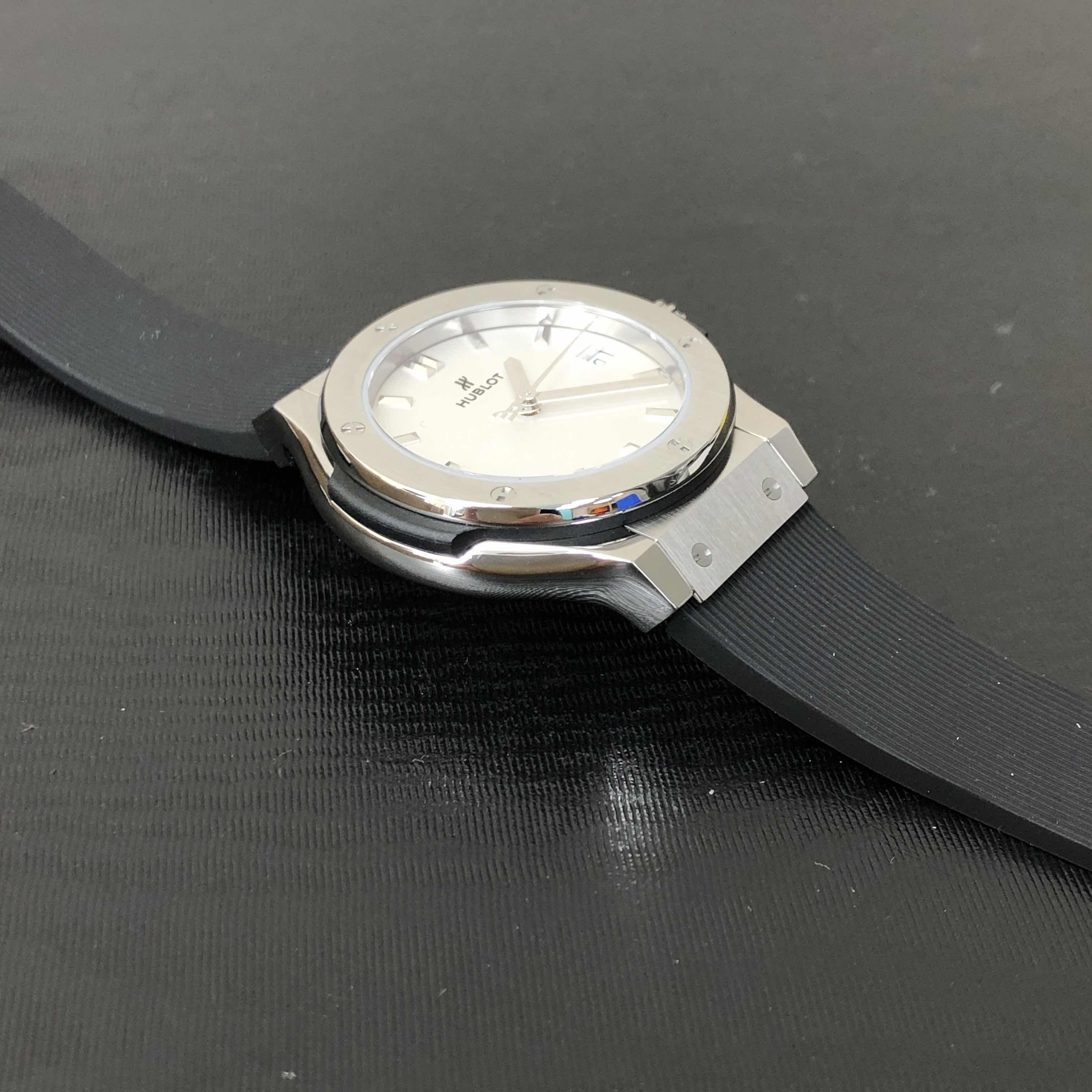 HUBLOT CLASSIC FUSION 581.NX.2611.RX 8